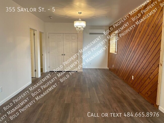 Building Photo - 355 Saylor St