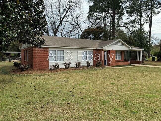 Building Photo - 990 Parkwood Dr