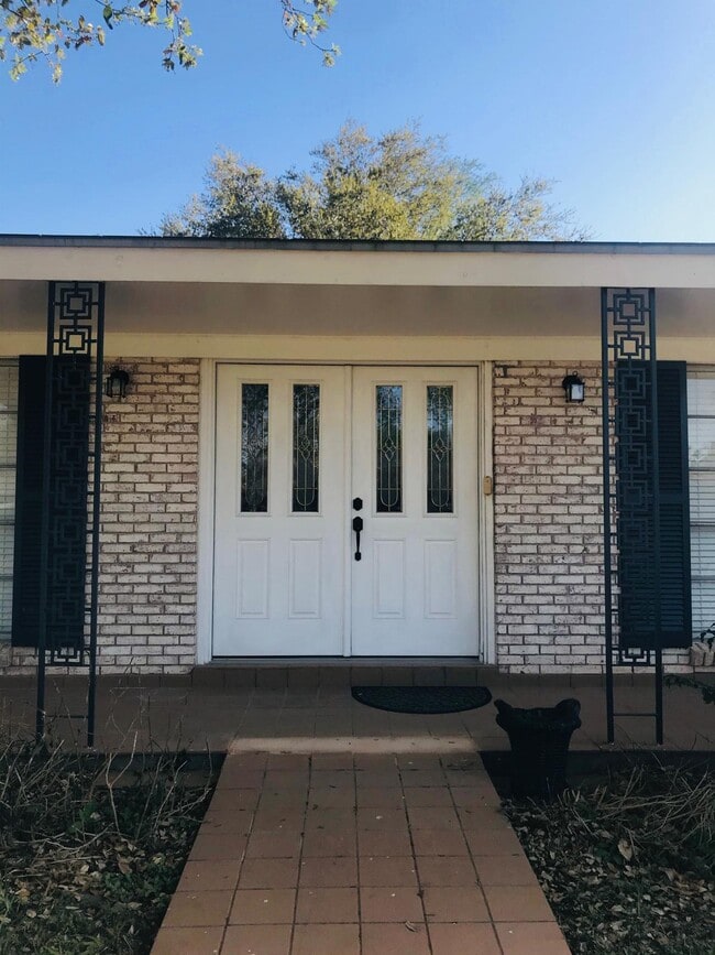 Foto del edificio - 234 Emerald Ln