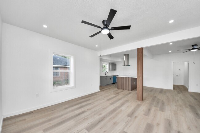 Foto del edificio - 8321 Jennings St