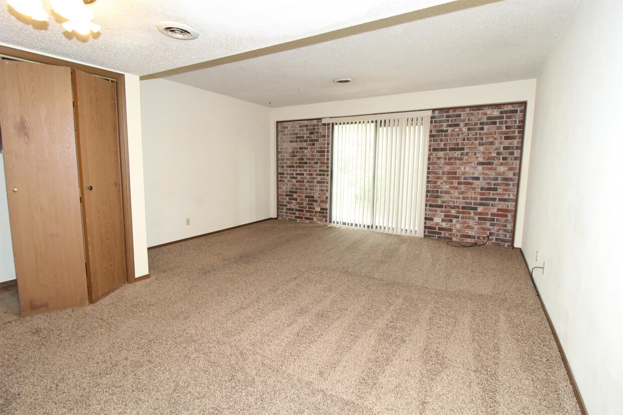Primary Photo - 362 W Rock St