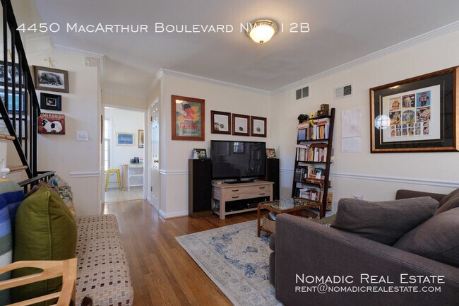 Foto del edificio - 4450 MacArthur Blvd NW