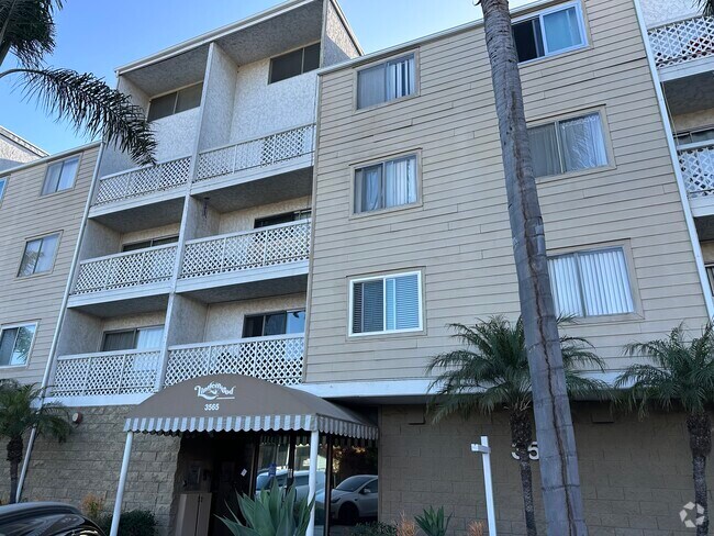 Building Photo - 3565 Linden Ave