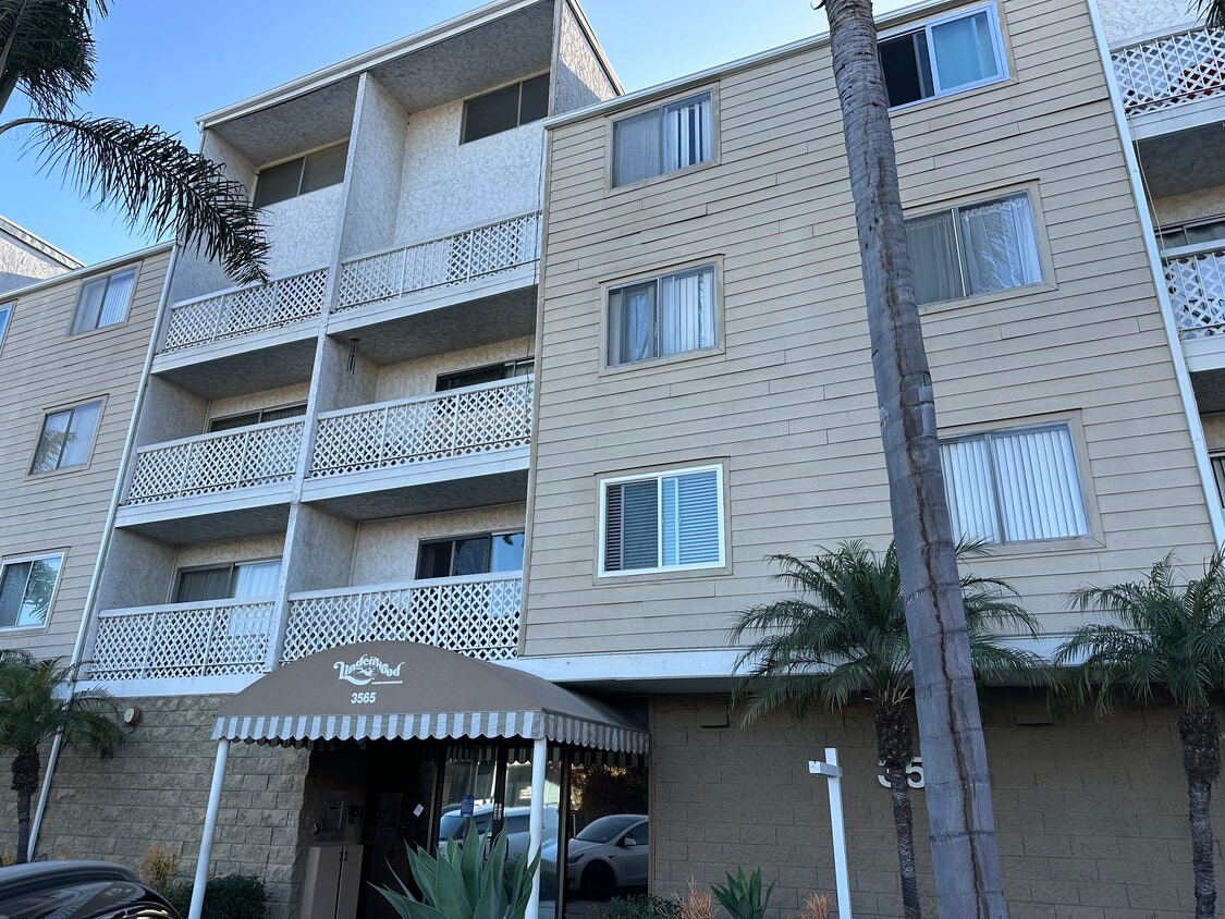 Primary Photo - 3565 Linden Ave