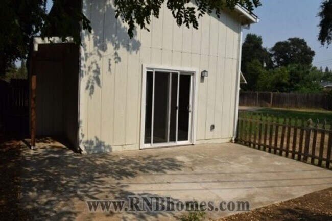 Foto del edificio - 6110 Friendly Ct