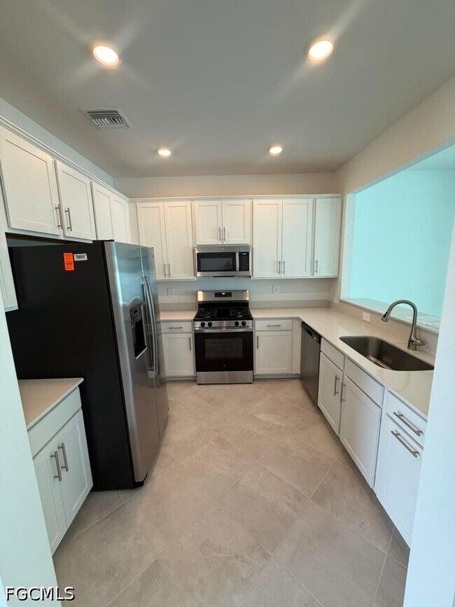 Foto del edificio - 14804 Bluewater Rd