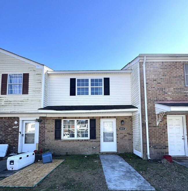 Foto del edificio - Completely Remodeled 2BR/1.5BA Townhome – City Convenience!