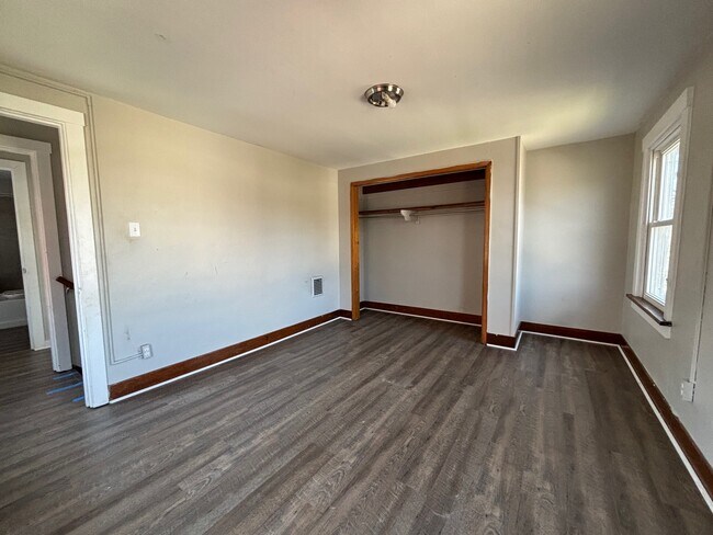 Building Photo - 608 Farnsworth Ave