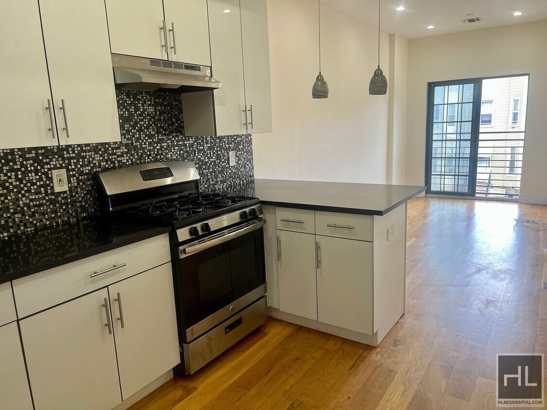 Foto principal - 3BR 2BA w/ Juliet Balcony On Bushwick/Ridg...