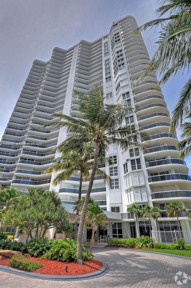 Building Photo - 16711 Collins Ave