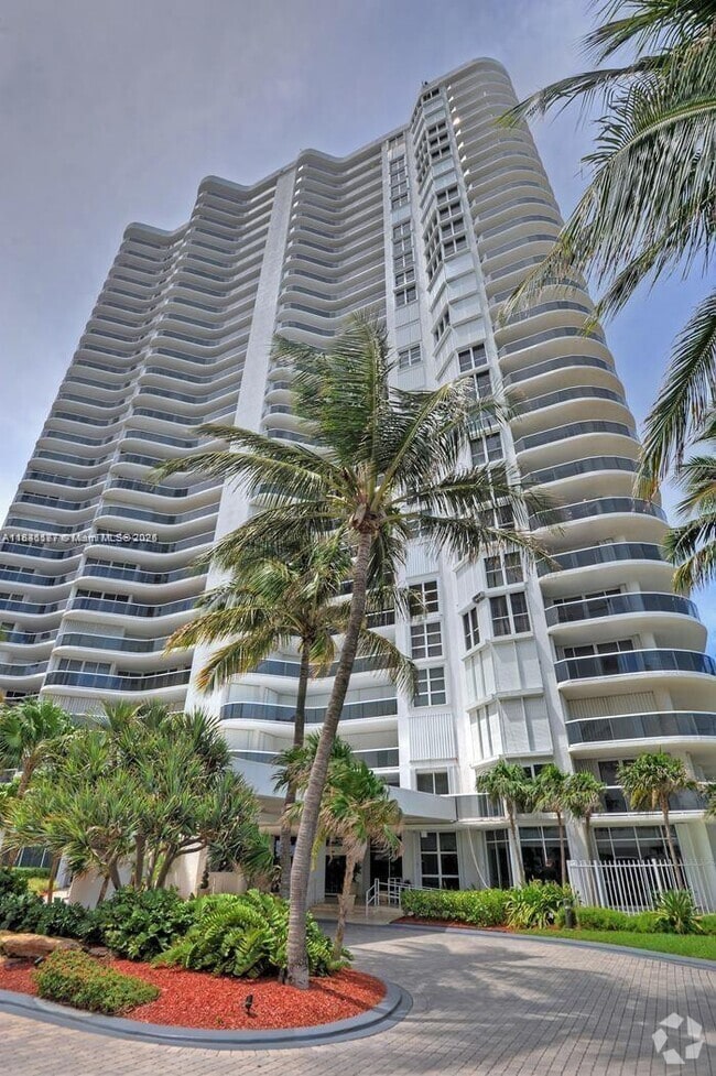 Building Photo - 16711 Collins Ave