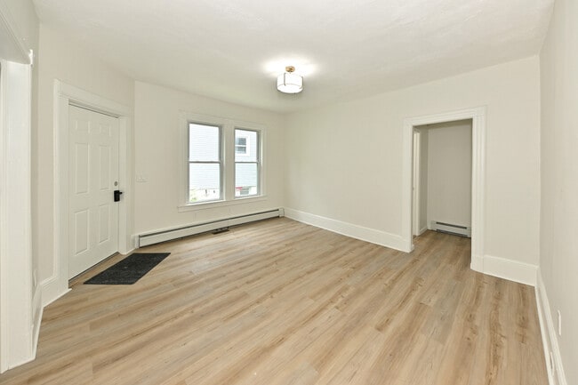 Building Photo - 32 Brainard Pl
