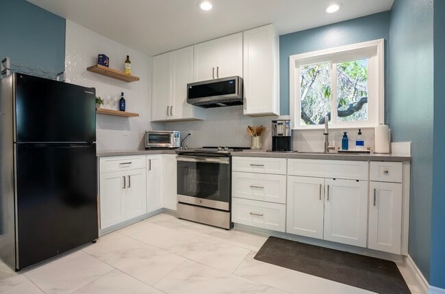 Building Photo - 3219 Sumac Rd