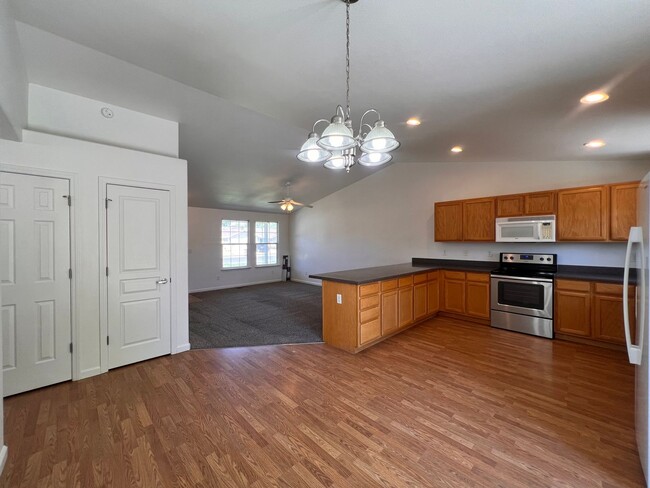 Building Photo - 4 Bedroom 2 Bathroom Fallon Home