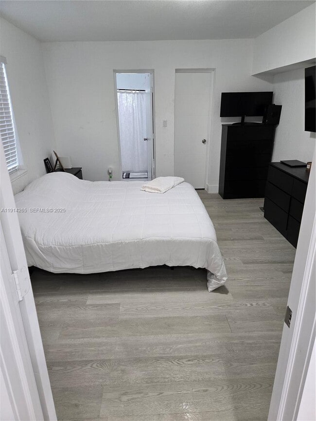 Building Photo - 1420 NW 116th St