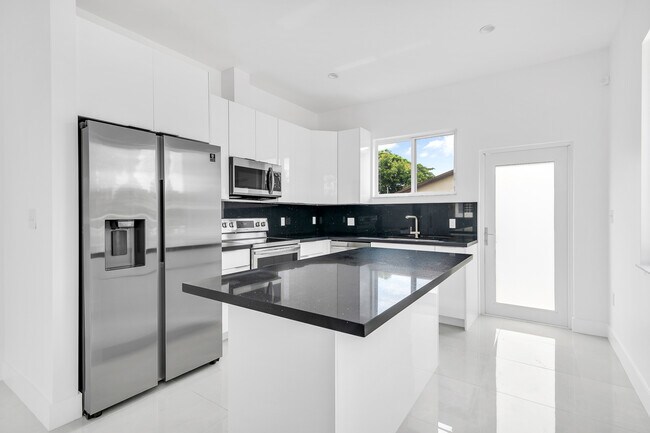 Foto del edificio - 785 SW 7th Ave