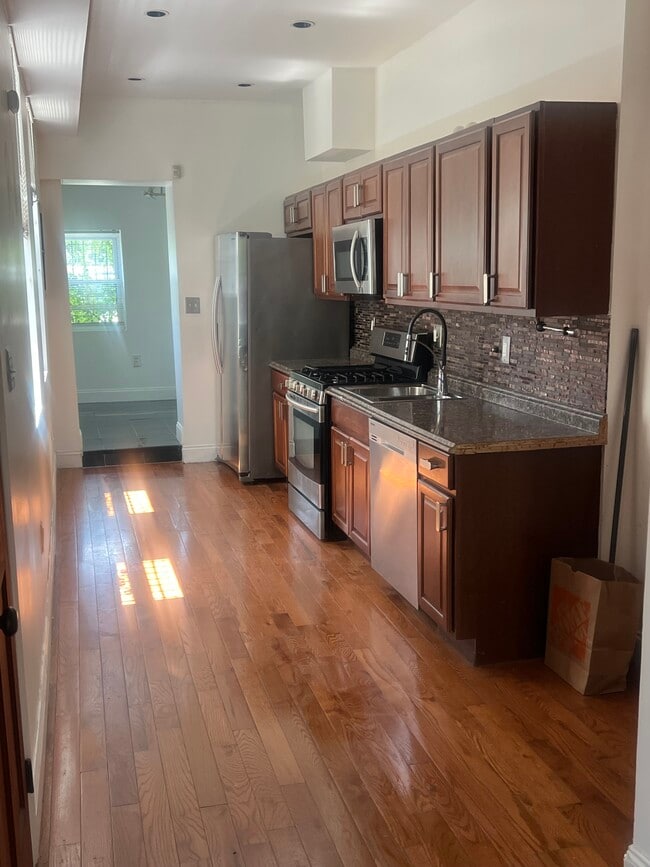 Building Photo - 422 N Collington Ave