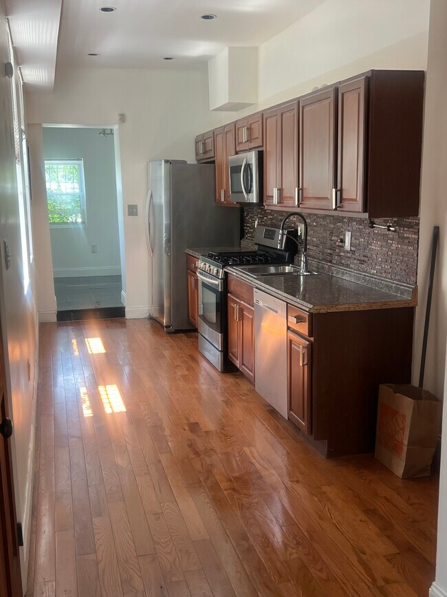 Foto del edificio - 422 N Collington Ave