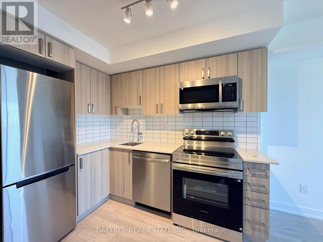 Photo du bâtiment - 1010 Sandy Beach Rd