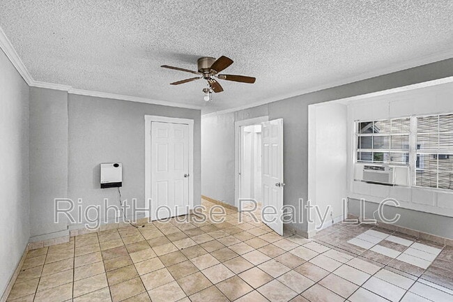 Building Photo - 113 S Grove St