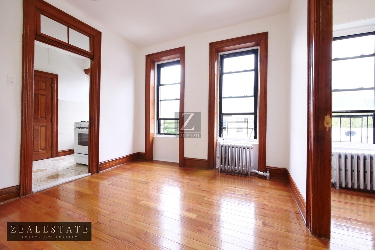 Primary Photo - 204 Ellery St