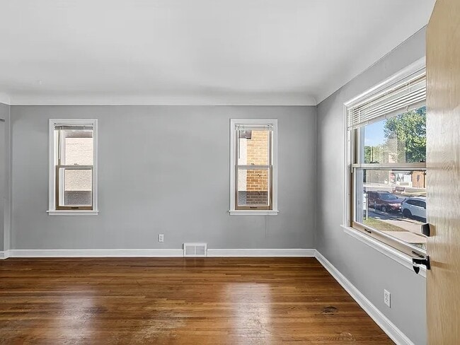 Foto del edificio - 5212 Bloomington Ave