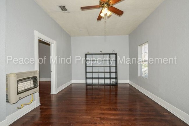 Building Photo - 128 Park Ct, San Antonio TX 78212