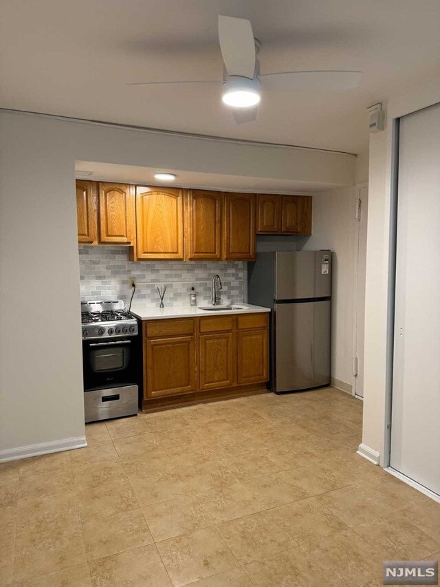 Foto del edificio - 3091 Edwin Ave