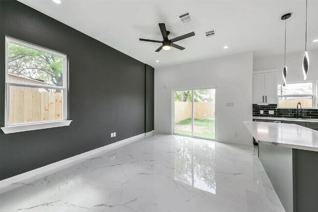 Foto del edificio - 6732 Goforth St