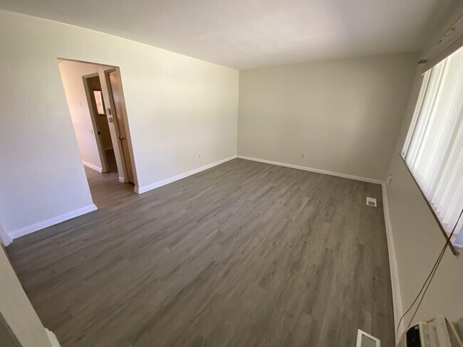 Building Photo - 25 Nordell Ct