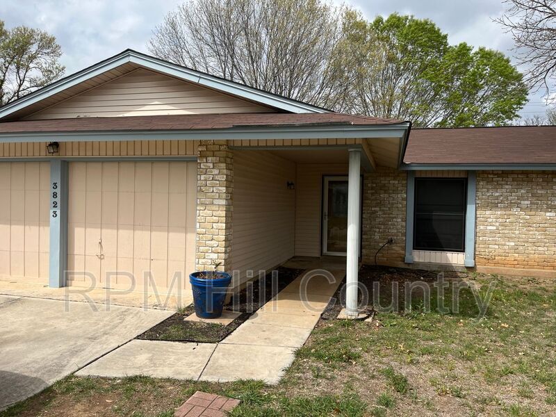 Primary Photo - 3823 Pipers Meadow St