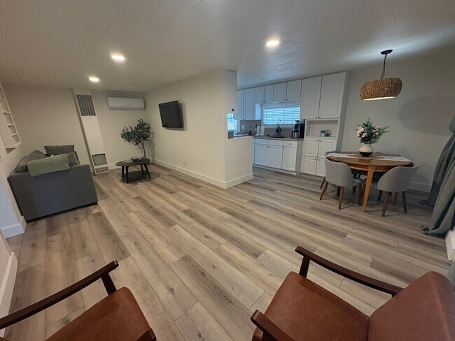Foto del edificio - 1718 NW Crouch St