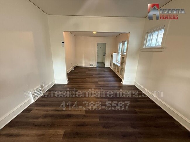 Building Photo - 5560 N 40th St