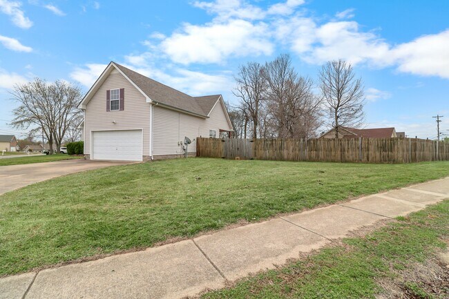 Foto del edificio - 3809 Man O War Blvd