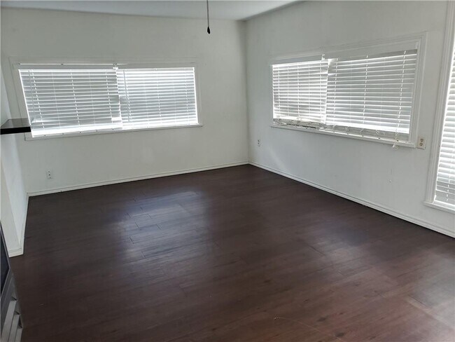Building Photo - 1606 High Chaparral Dr
