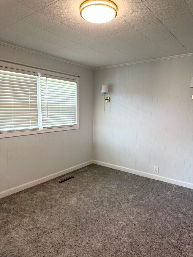 Foto del edificio - Charming Move-In Ready Home with Bonus Space & Spacious Yard!