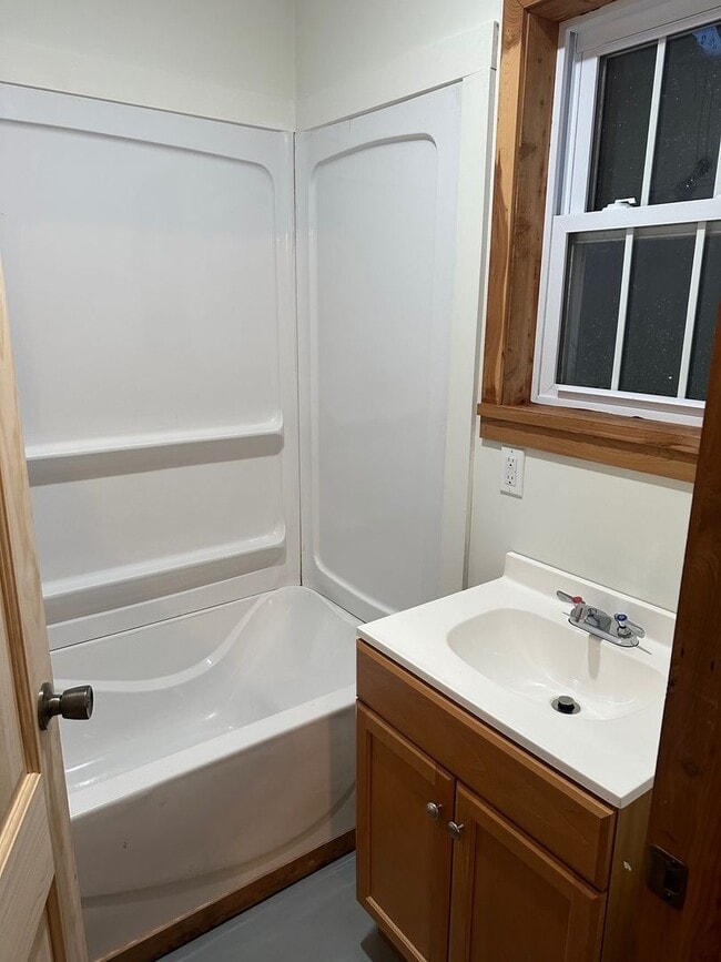 Building Photo - 1 Room efficiency apartment