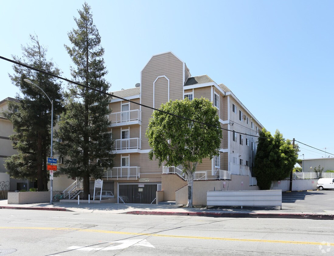 Foto principal - 4217 Inglewood Blvd