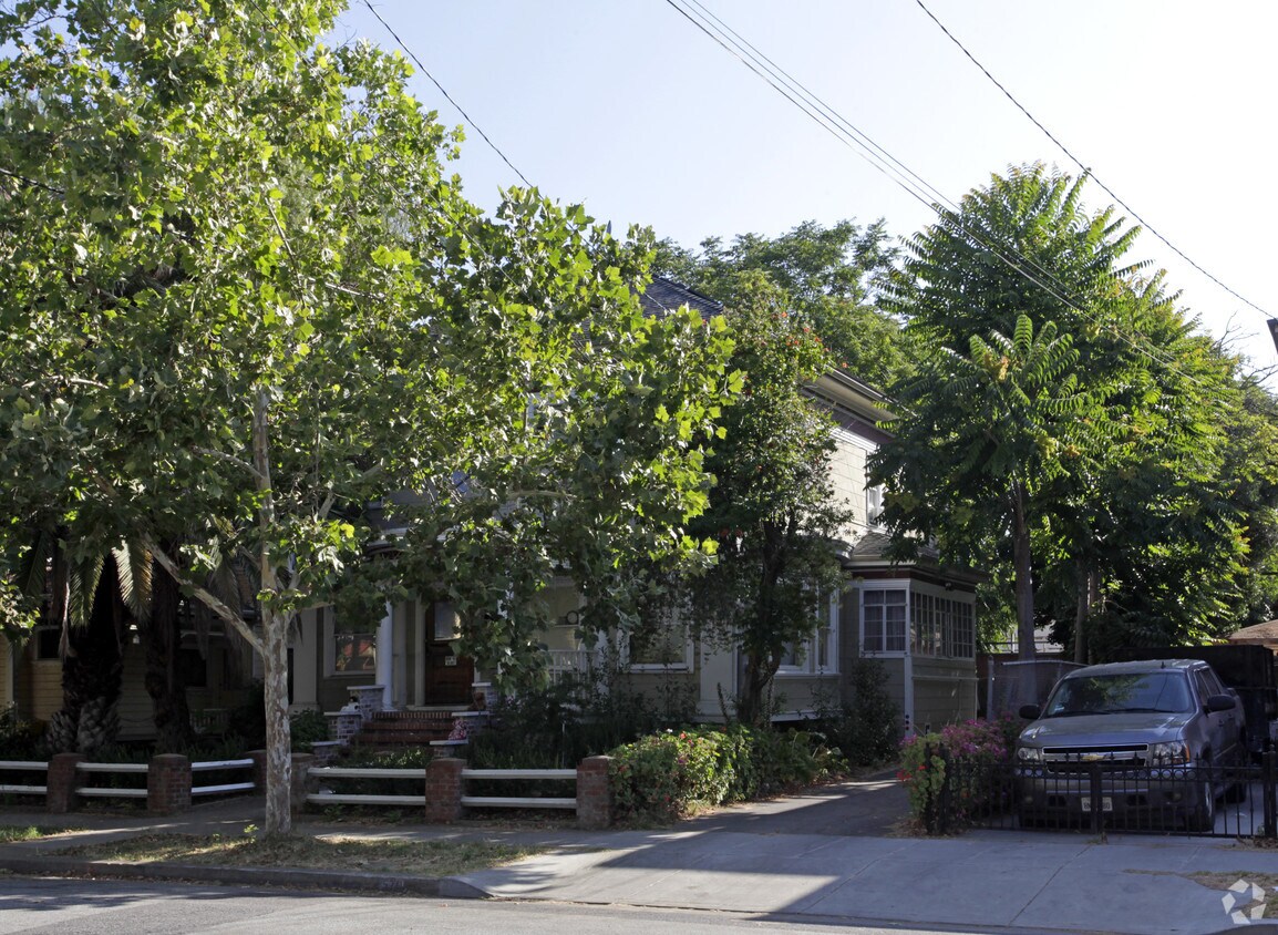 Primary Photo - 570 S 6th St