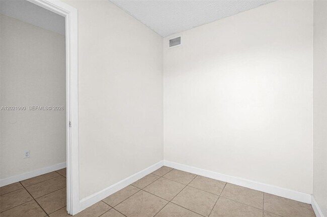 Foto del edificio - 400 NW 65th Ave
