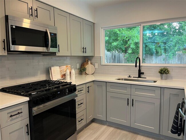 Building Photo - 10505 Parkfield Dr