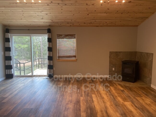 Building Photo - 291 Meadows Ln