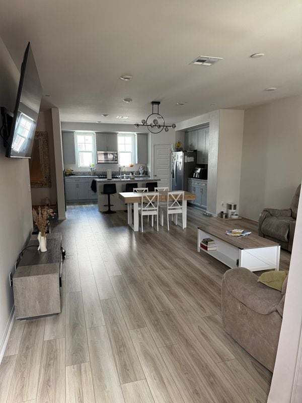 Building Photo - 40885 Melrose Dr