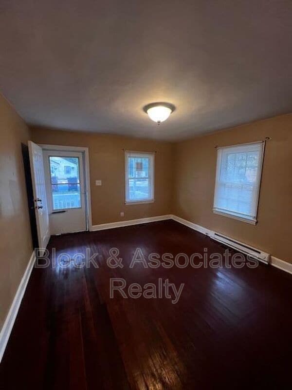 Foto del edificio - 1006 Hackett St