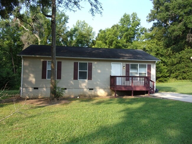 Building Photo - Recently Updated 3 Bedroom 1 Bath Home in ...