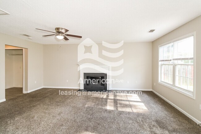 Foto del edificio - 402 Castle Ridge Dr