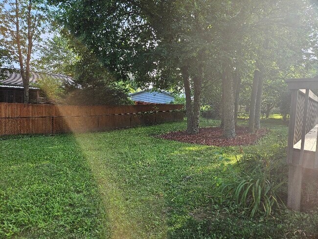 Foto del edificio - 569 Meadow Dr
