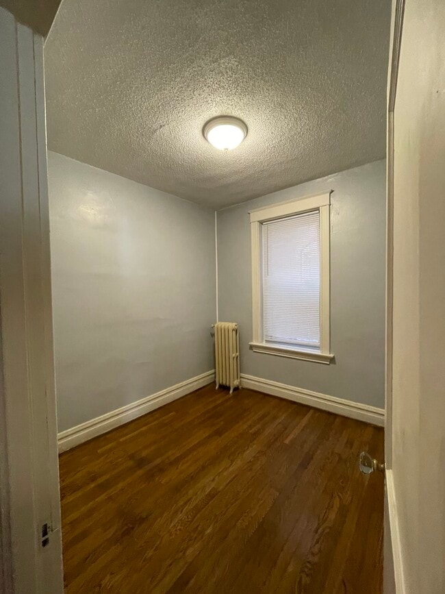 Building Photo - 3141 Lackland Ave