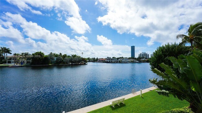 Foto del edificio - 20191 E Country Club Dr