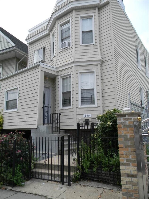 Primary Photo - 269 Princeton Ave